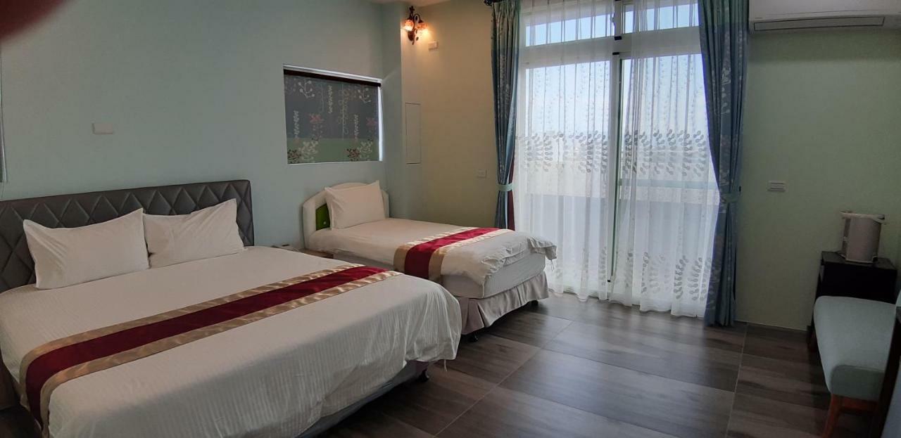 Xin Jing Zhan Homestay Хуалиен Сити Екстериор снимка